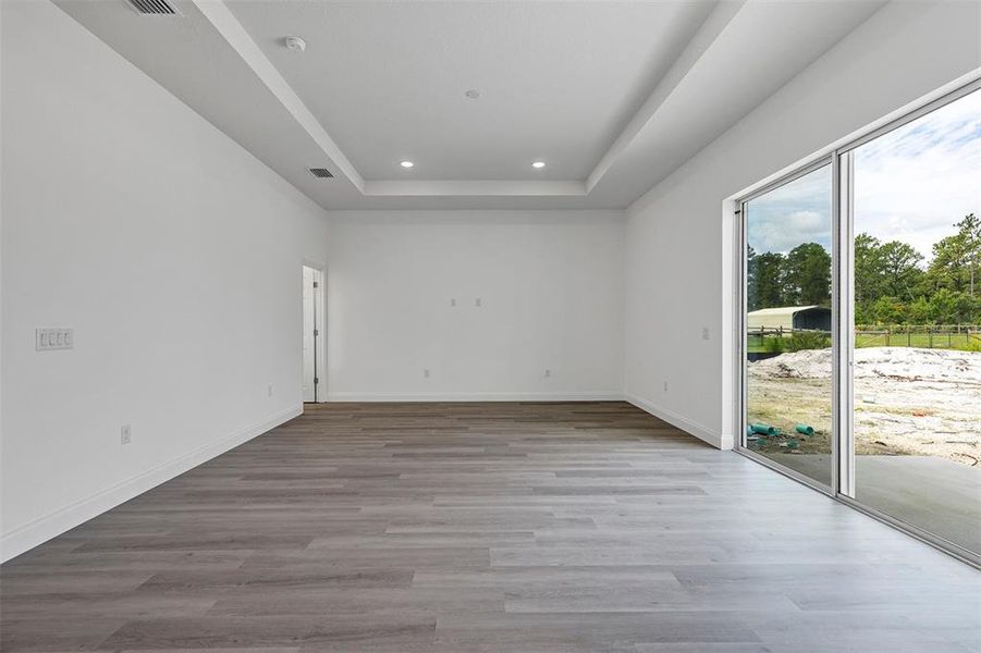 Spacious, unfurnished interior of a new home in , Deland (Image 27).