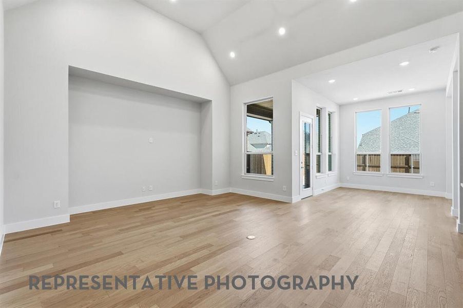 Spacious, unfurnished interior of a new home in Wildridge, Oak Point (Image 13).