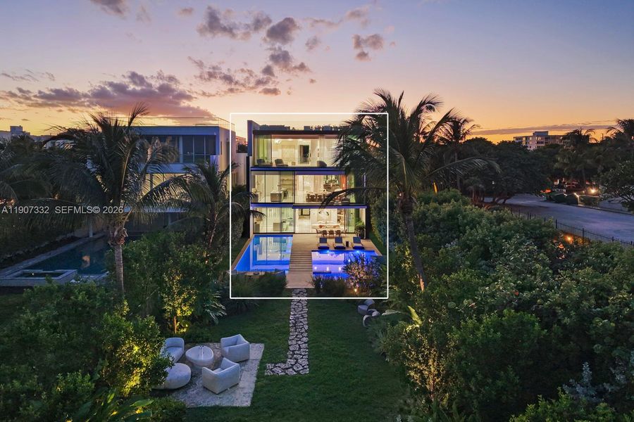 Condo located in Miami Beach, FL showcasing its design and architecture (Image 4). Condo located in Miami Beach, FL showcasing its design and architecture (Image 4).