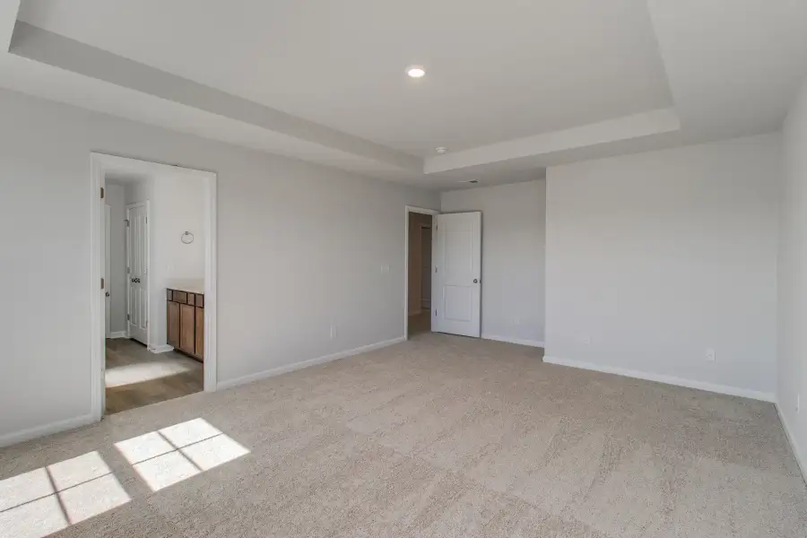 Spacious, unfurnished interior of a new home in Bluefield, Lexington (Image 25).