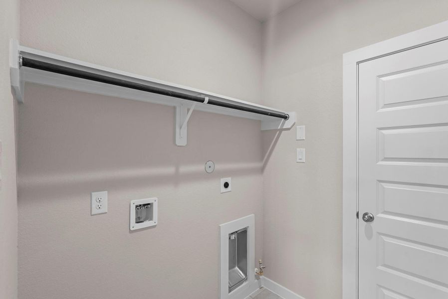 Spacious, unfurnished interior of a new home in Morton Creek Ranch, Katy (Image 9).