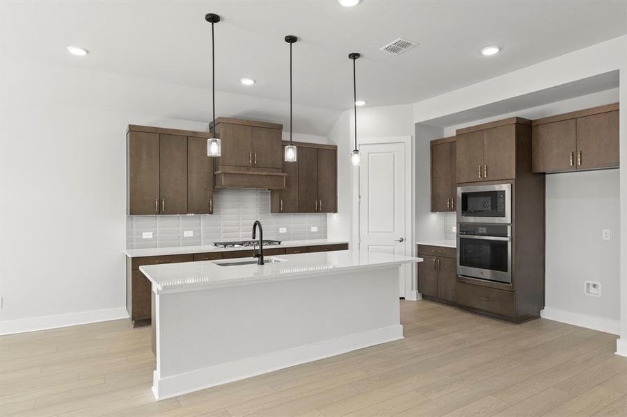 11. 500 Blue Yucca - Kitchen (2)