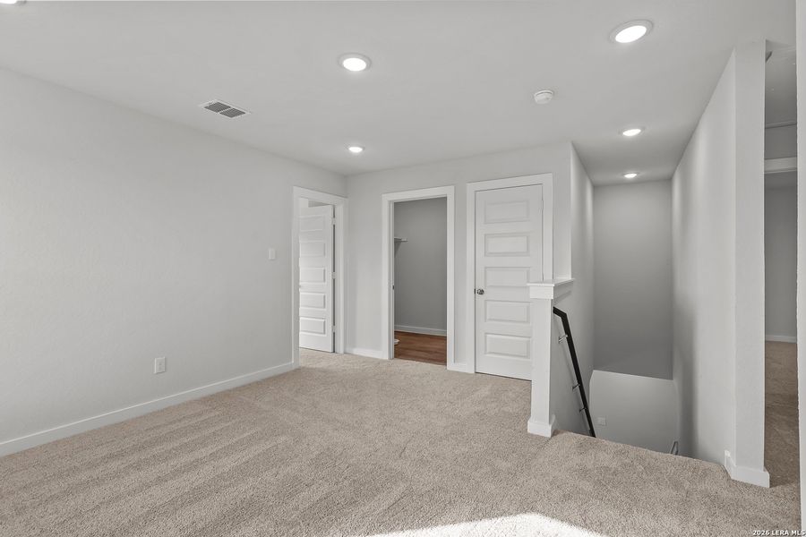 Spacious, unfurnished interior of a new home in Agave, San Antonio (Image 20).