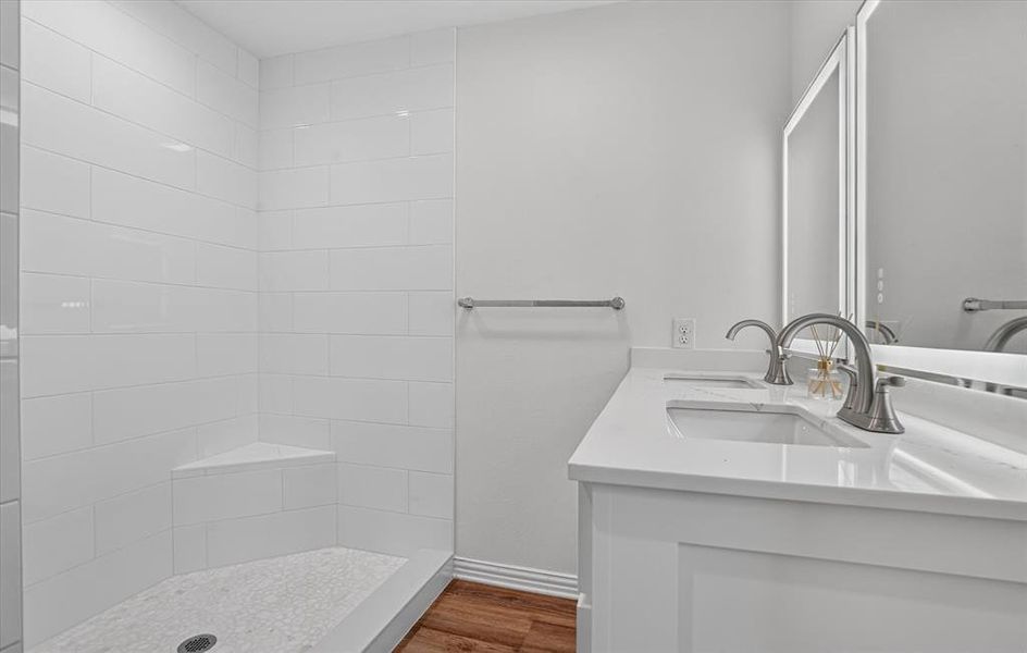 Close-up of interior finishes inside a home in , Lake Worth (Image 16).