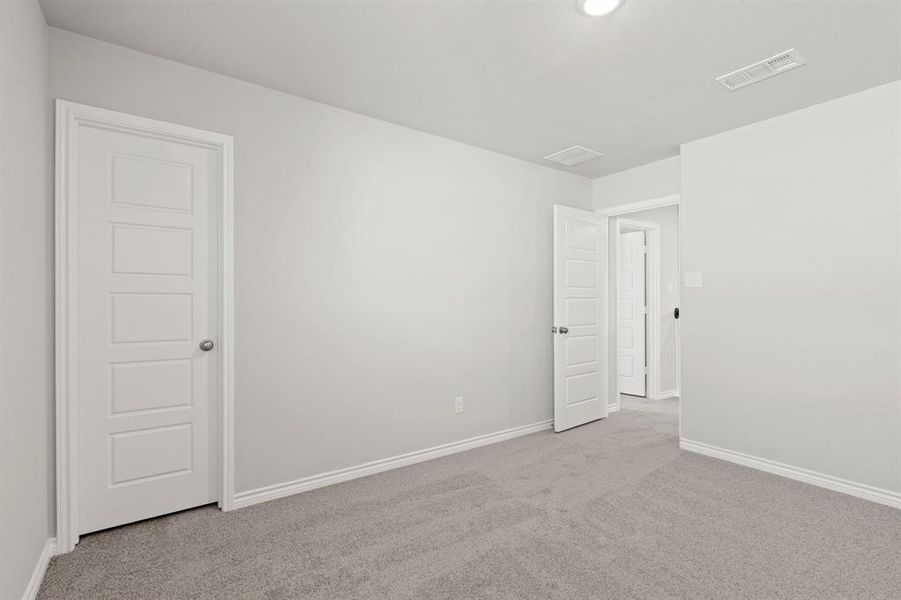 Spacious, unfurnished interior of a new home in Deer Creek, Crowley (Image 30).