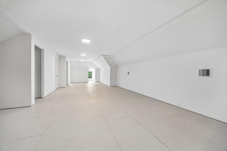 3rd floor is now finished off and the builder has floor plans of different options.