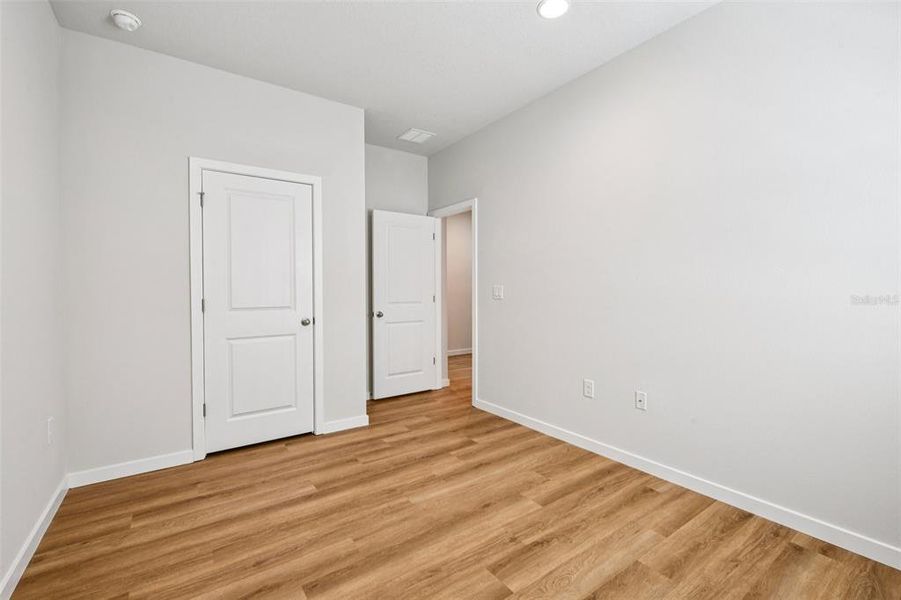 Spacious, unfurnished interior of a new home in , Deland (Image 22).