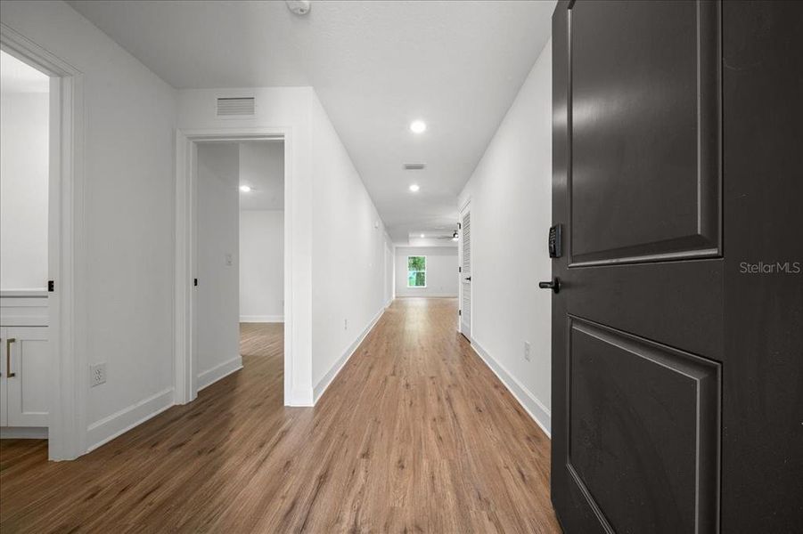 Spacious, unfurnished interior of a new home in , Weeki Wachee (Image 16).