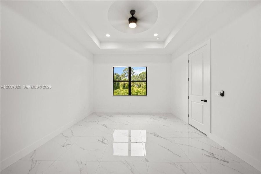 Spacious, unfurnished interior of a new home in , Lehigh Acres (Image 21).