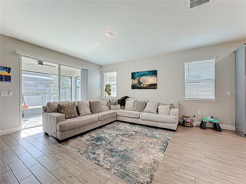 Furnished interior view inside a new home in , Orlando (Image 7).