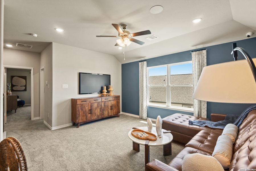Furnished interior view inside a new home in Cinco Lakes, San Antonio (Image 5). Furnished interior view inside a new home in Cinco Lakes, San Antonio (Image 5).