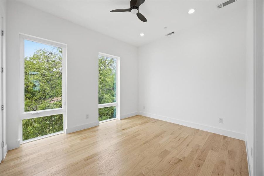 Spacious, unfurnished interior of a new home in , Dallas (Image 33).