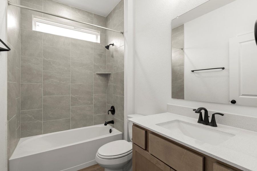 Bathroom with washtub / shower combination and vanity