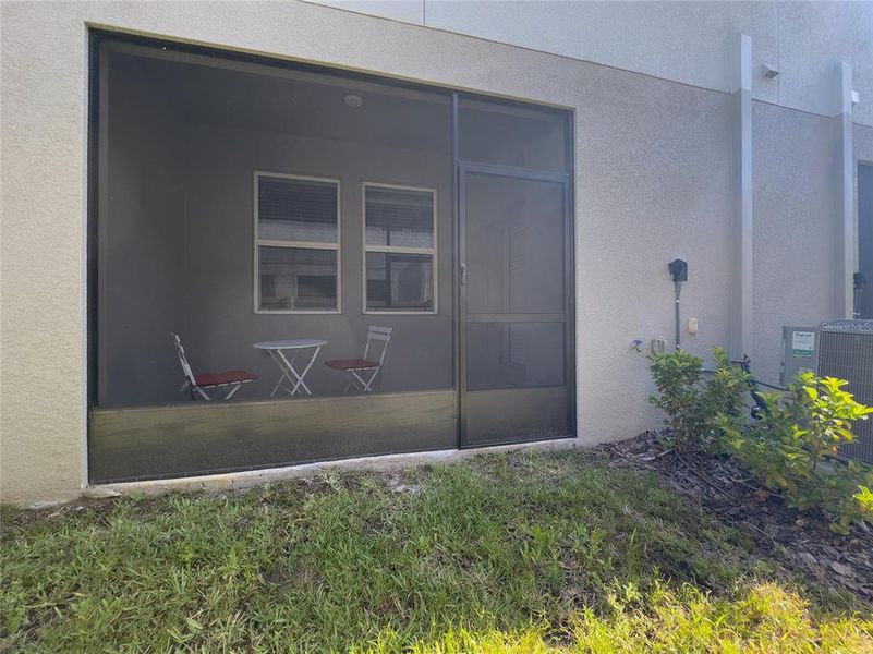Exterior details and patio area of a home in , Tampa (Image 4).