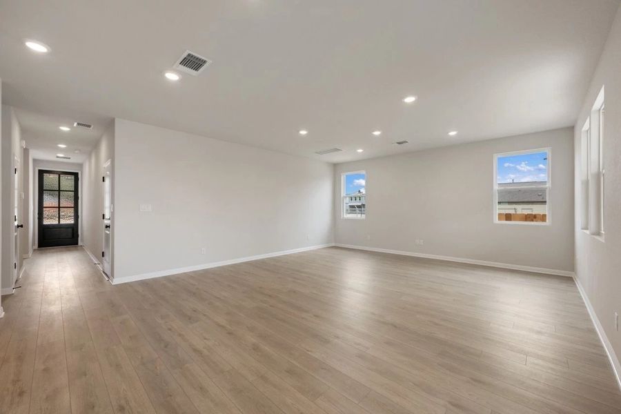 Spacious, unfurnished interior of a new home in Berry Creek Highlands, Georgetown (Image 33).