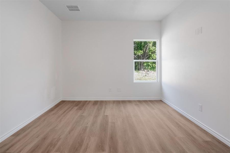 Spacious, unfurnished interior of a new home in , Whitewright (Image 19).
