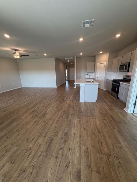 From Casual Dining to Kitchen & Family Room