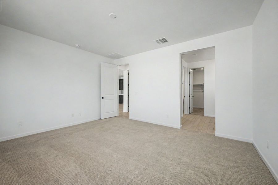 Spacious, unfurnished interior of a new home in Frontera, Surprise (Image 9).