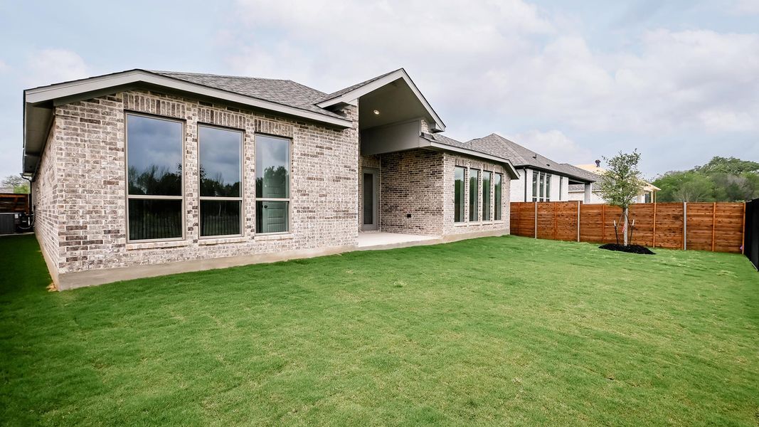 Exterior details and patio area of a home in Juniper Springs, Lockhart (Image 18).