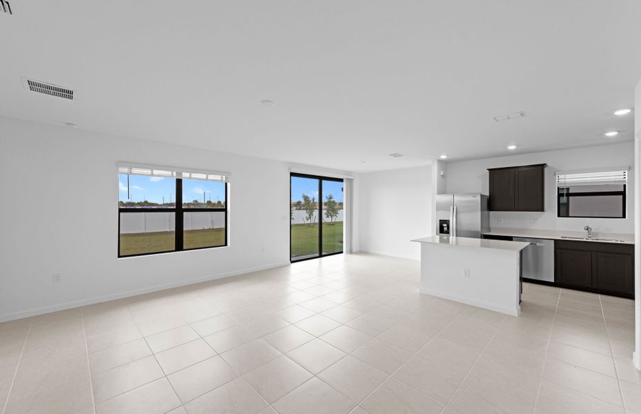 Spacious, unfurnished interior of a new home in Caloosa Cove, Labelle (Image 16).