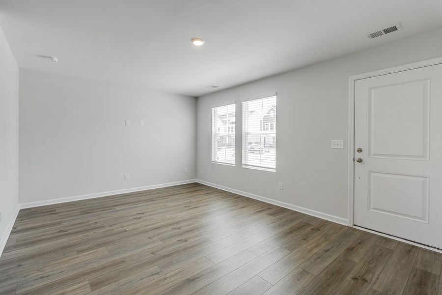 Spacious, unfurnished interior of a new home in Astoria, Columbia (Image 17).