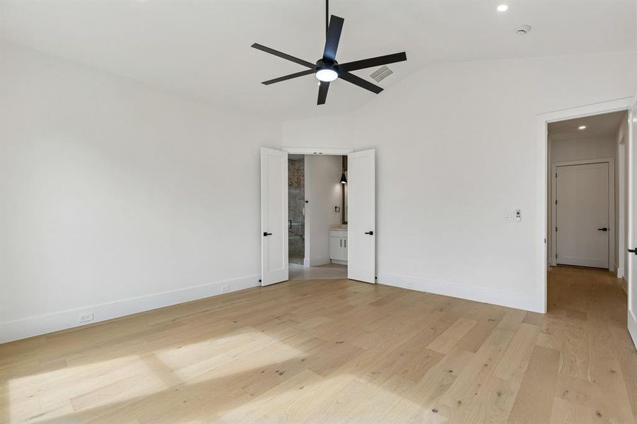 Spacious, unfurnished interior of a new home in , Farmers Branch (Image 23).