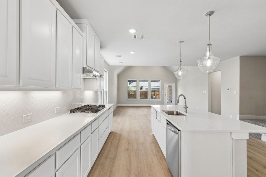 Furnished interior view inside a new home in Dove Hollow, Waxahachie (Image 8).