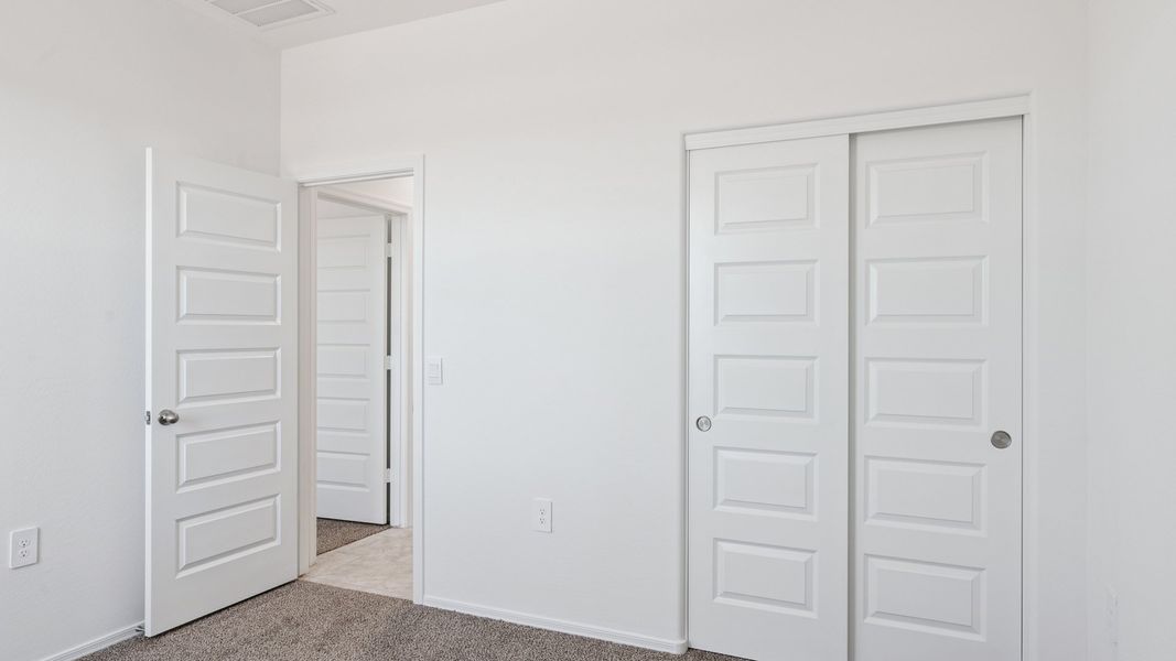 Spacious, unfurnished interior of a new home in Elena Trails, Maricopa (Image 23).