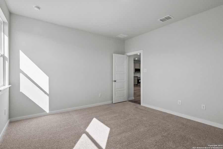 Spacious, unfurnished interior of a new home in Cinco Lakes, San Antonio (Image 25).