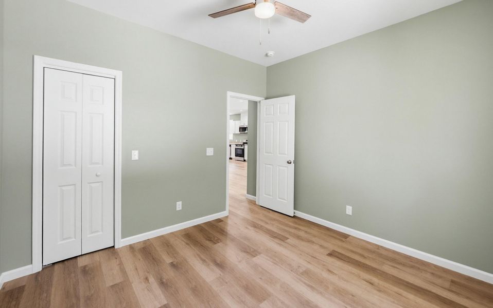 Spacious, unfurnished interior of a new home in , Seabrook (Image 18).