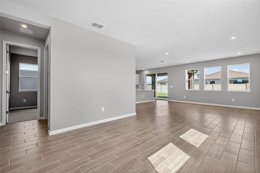 Spacious, unfurnished interior of a new home in Crosswind Ranch, Parrish (Image 16). Spacious, unfurnished interior of a new home in Crosswind Ranch, Parrish (Image 16).