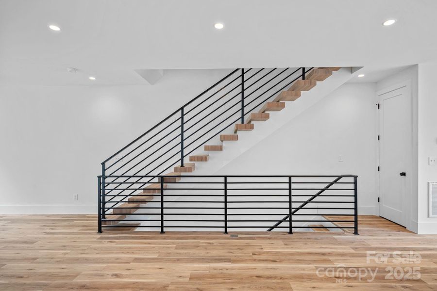 Image 23 of a home in .