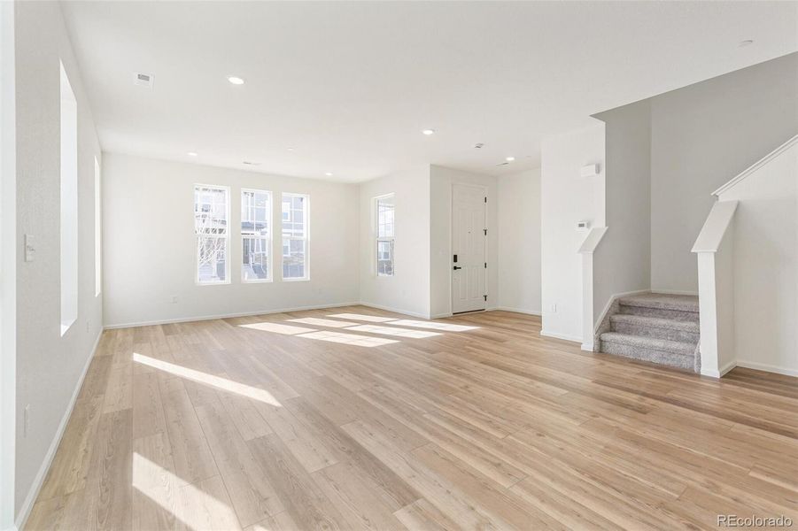 Spacious, unfurnished interior of a new home in Turnberry Villas, Commerce City (Image 27).