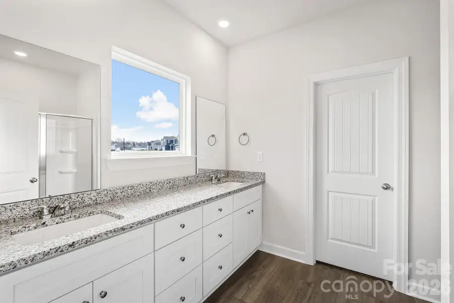 Digital pictures similar Digital pictures similar