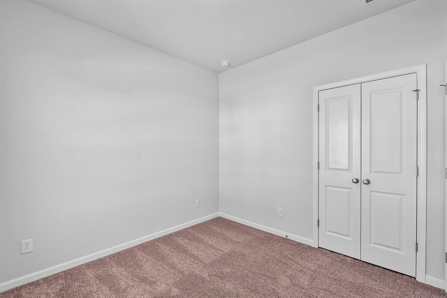 Spacious, unfurnished interior of a new home in Fieldstone, Lexington (Image 28).