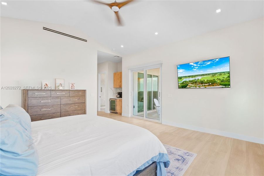 Furnished interior view inside a new home in , Marathon (Image 46).