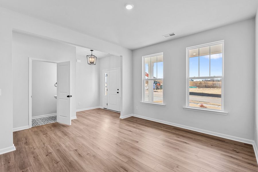 Spacious, unfurnished interior of a new home in Fieldstone, Lexington (Image 21).