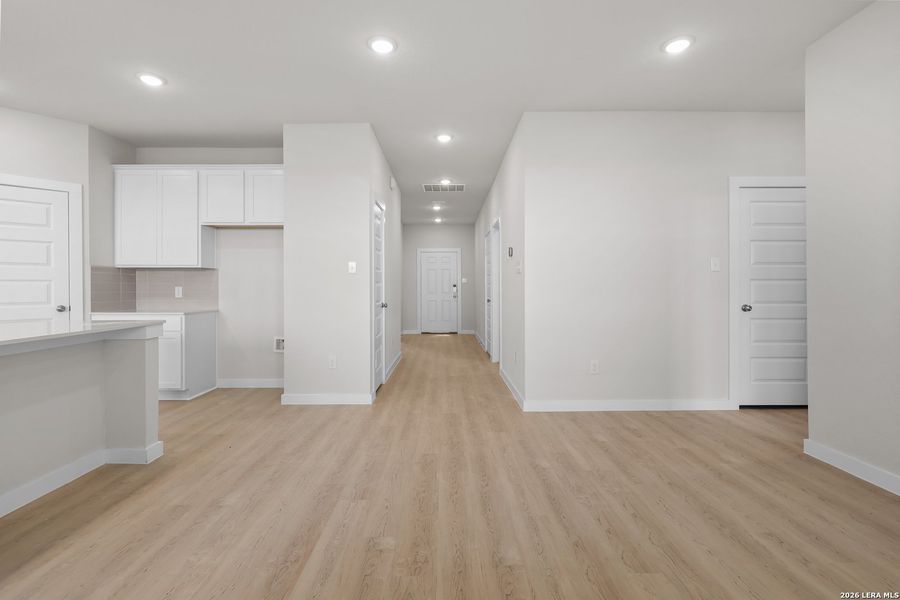 Spacious, unfurnished interior of a new home in Hiddenbrooke, Seguin (Image 28). Spacious, unfurnished interior of a new home in Hiddenbrooke, Seguin (Image 28).