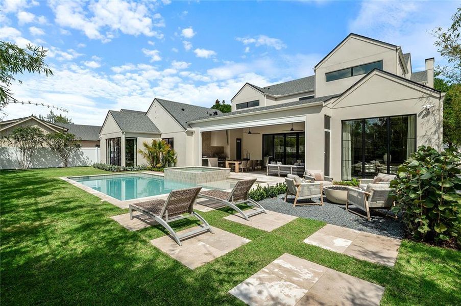 Exterior details and patio area of a home in , Orlando (Image 28).