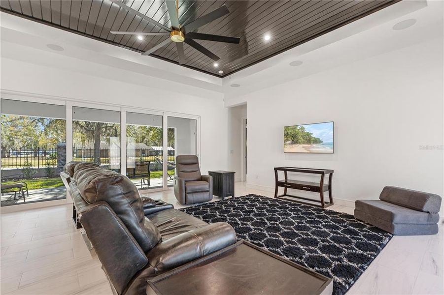 Community amenities in , Land O' Lakes (Image 60).