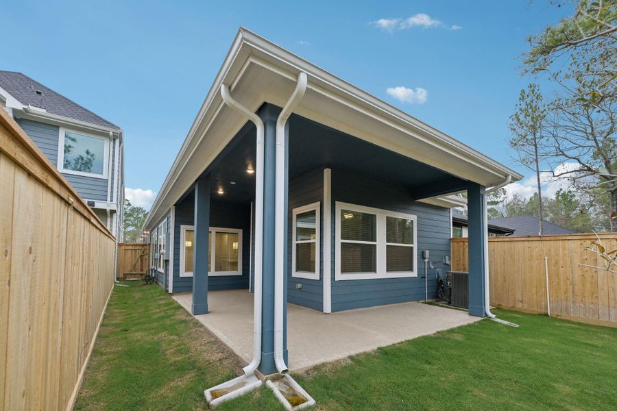 Exterior details and patio area of a home in Kresston 50's, Montgomery (Image 22).