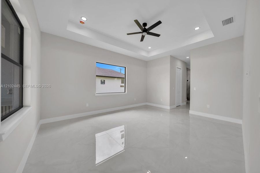 Spacious, unfurnished interior of a new home in , Lehigh Acres (Image 28).