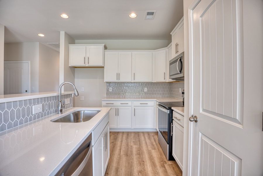 Representative furnished interior of a home built from the Darcy II by Great Southern Homes in Shady Grove, Conway (Image 43).