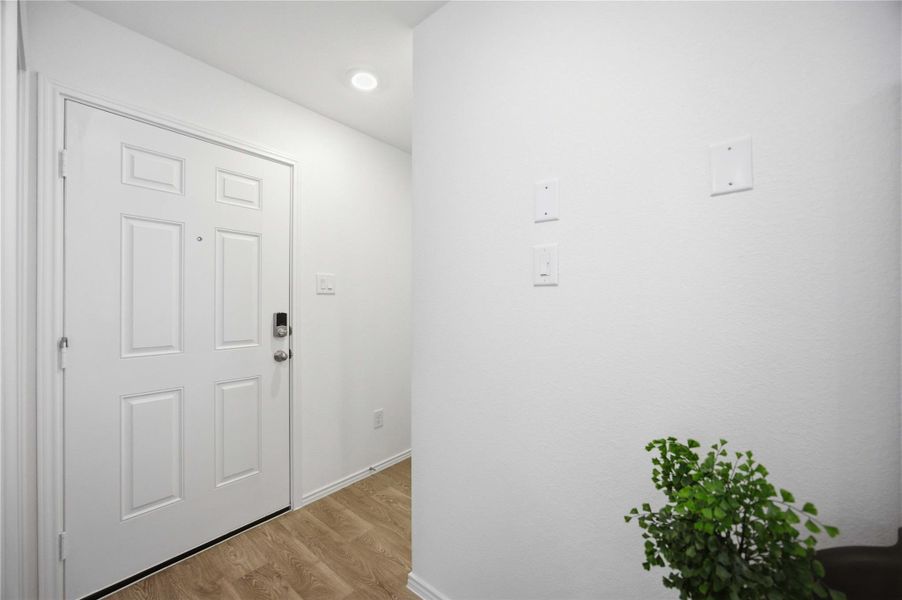 Spacious, unfurnished interior of a new home in Pineapple Square, Houston (Image 17).
