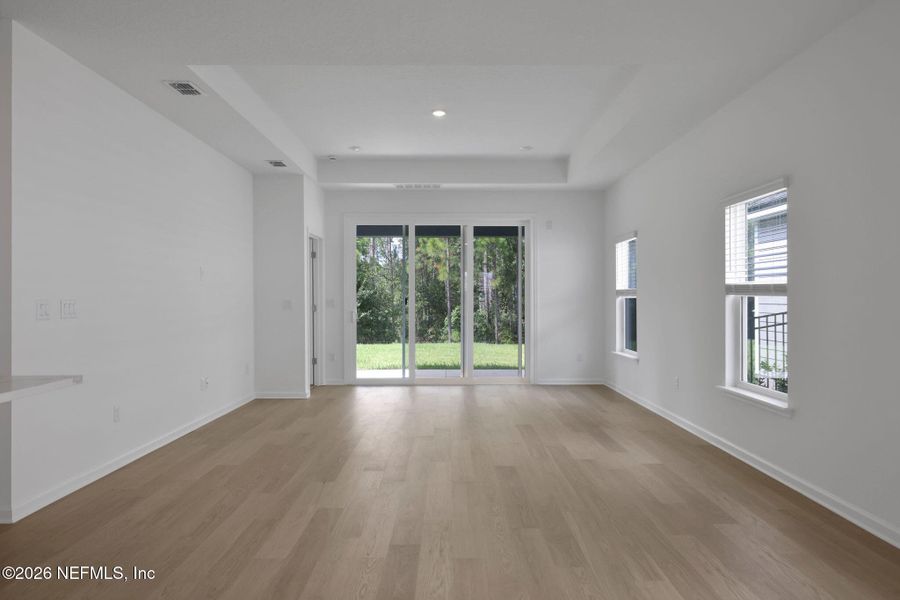 Spacious, unfurnished interior of a new home in Hyland Trail, Middleburg (Image 26).