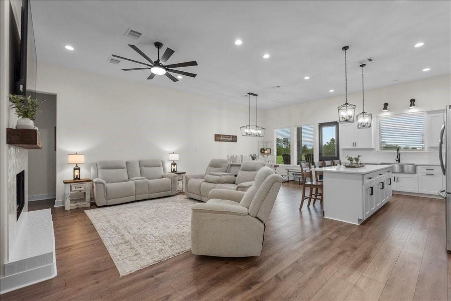 Furnished interior view inside a new home in , Santa Fe (Image 6).