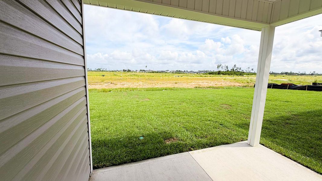 Exterior details and patio area of a home in Liberty, Panama City (Image 4).