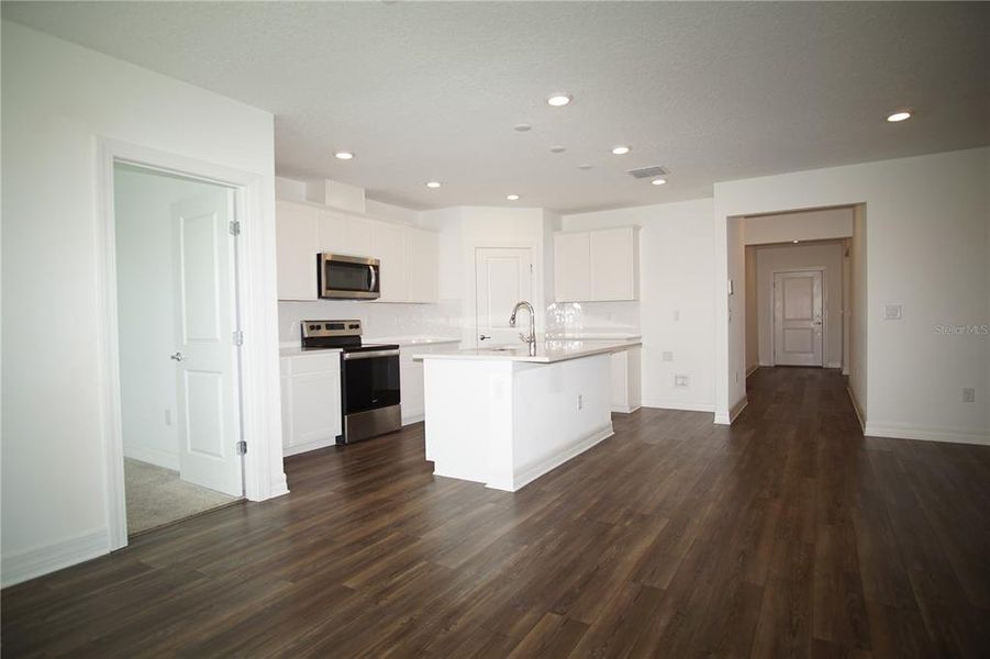 Furnished interior view inside a new home in Summers Cay, Thonotosassa (Image 16).