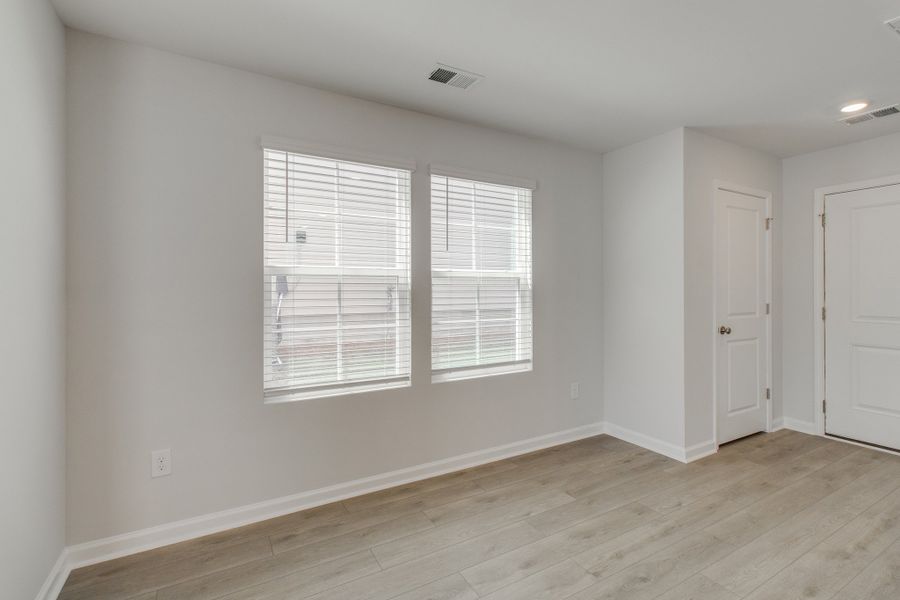 Spacious, unfurnished interior of a new home in Ellington, Elgin (Image 17).