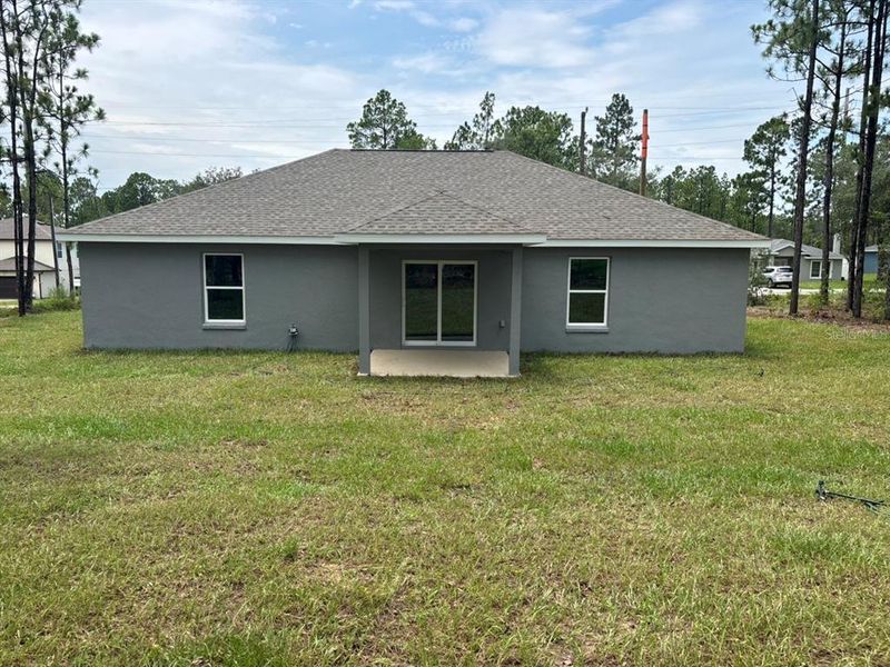 Exterior details and patio area of a home in , Dunnellon (Image 4).
